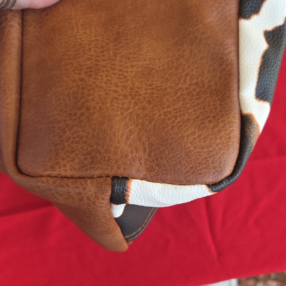 Wrangler Tan and Black Cow Print Shoulder Bag - Picture 5 of 11